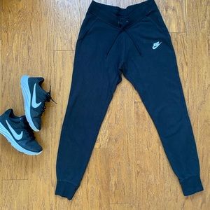 Black Nike jogger sweats